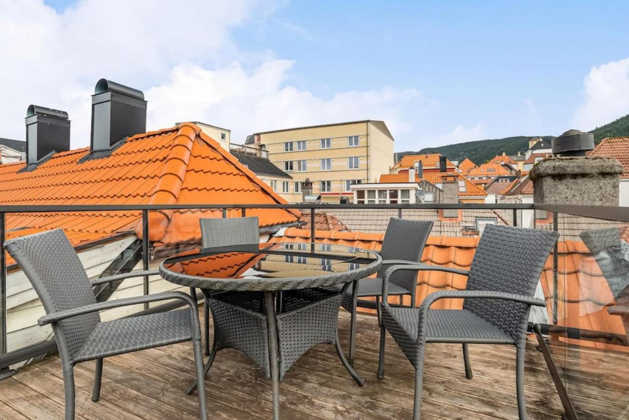 Dinbnb Apartments I Historical Two-Floor Apartment With Rooftop Panorama I 1645 Heritage Bergen Exteriér fotografie
