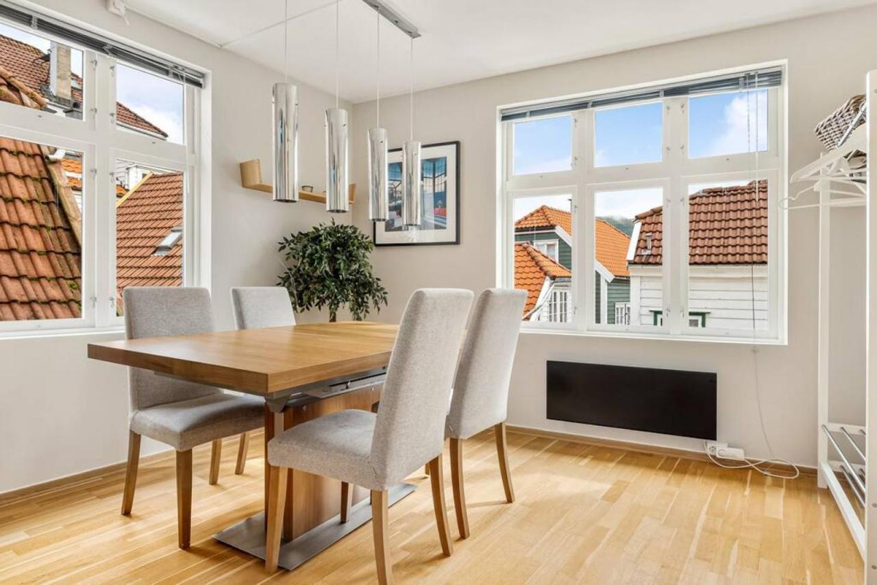 Dinbnb Apartments I Historical Two-Floor Apartment With Rooftop Panorama I 1645 Heritage Bergen Exteriér fotografie