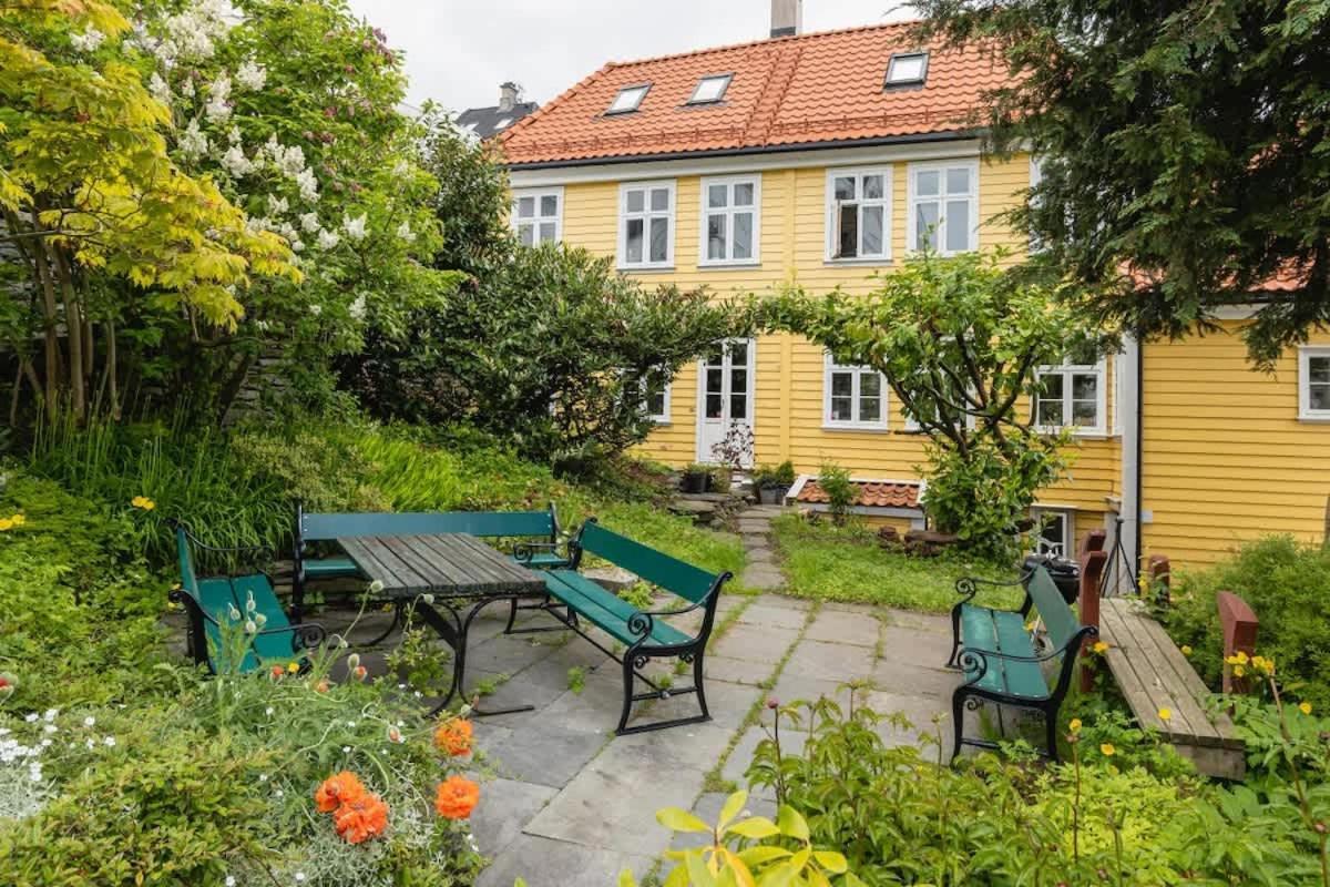 Dinbnb Apartments I Historical Two-Floor Apartment With Rooftop Panorama I 1645 Heritage Bergen Exteriér fotografie