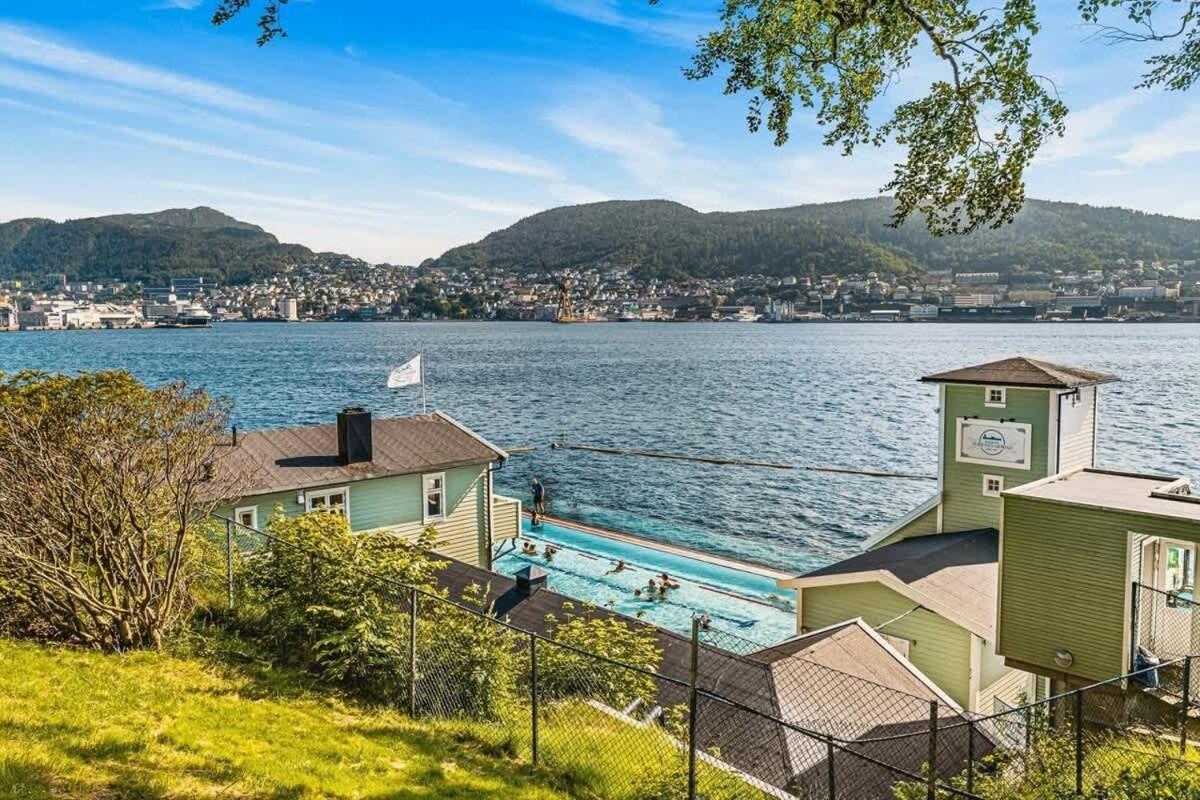 Dinbnb Apartments I Historical Two-Floor Apartment With Rooftop Panorama I 1645 Heritage Bergen Exteriér fotografie