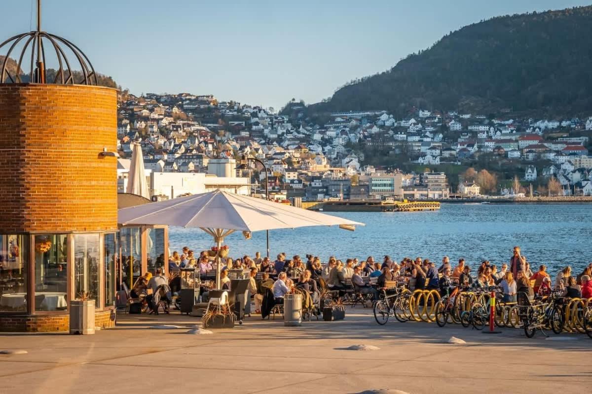 Dinbnb Apartments I Historical Two-Floor Apartment With Rooftop Panorama I 1645 Heritage Bergen Exteriér fotografie